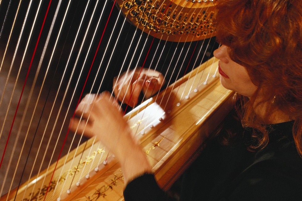 A harpist playing Tros y Garreg